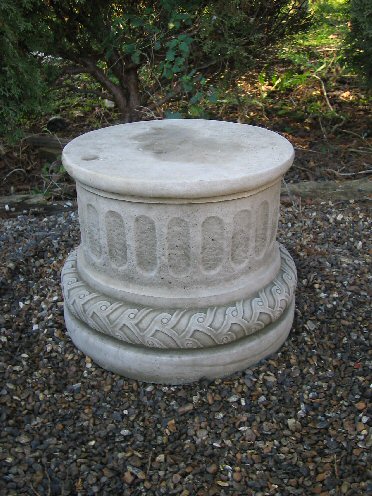 KCP24 Large Pandora Plinth KCP24 Large Pandora Plinth